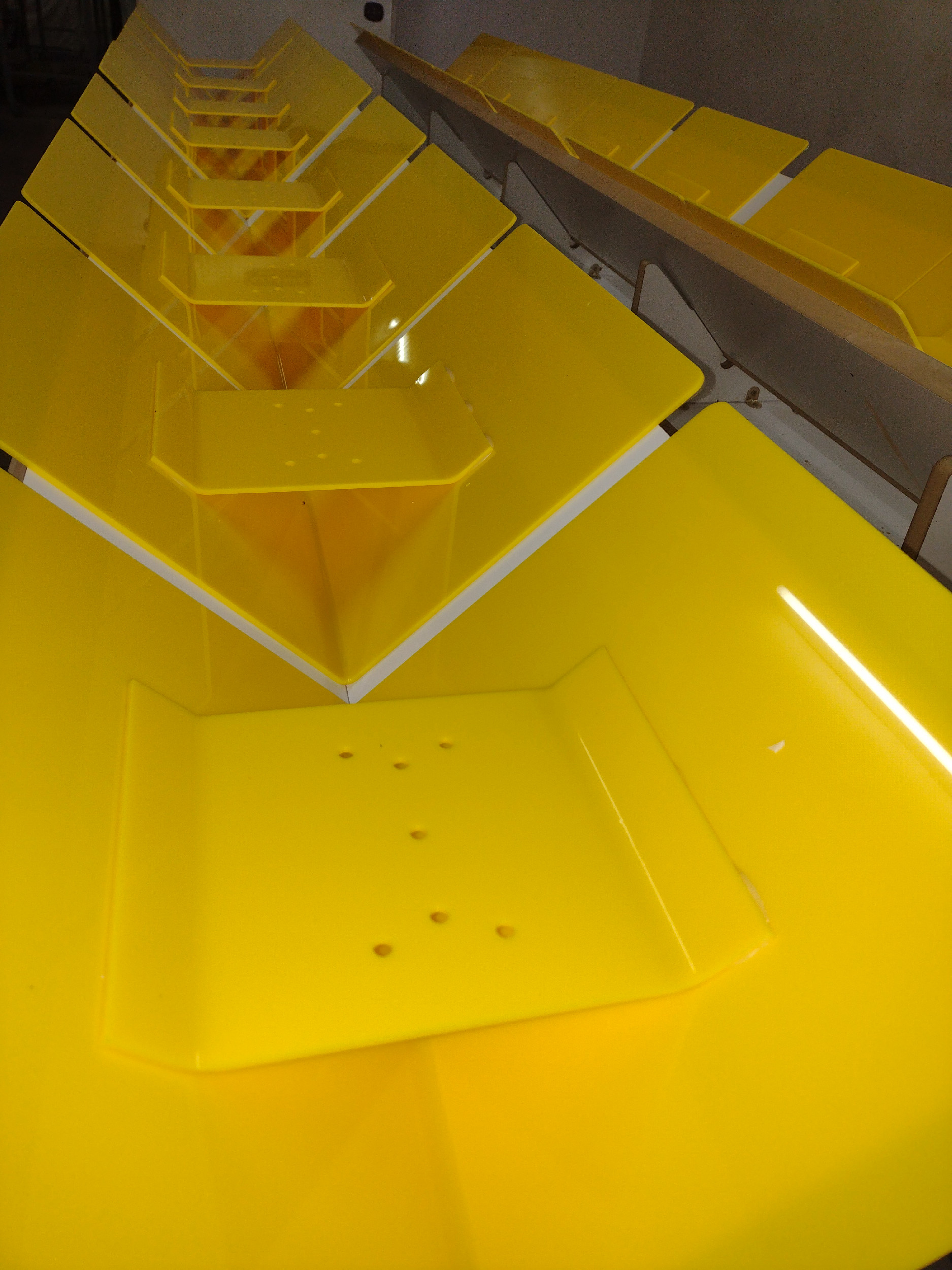 Laser cutting, bending and gluing plexiglass  - www.serviceplast.pl 