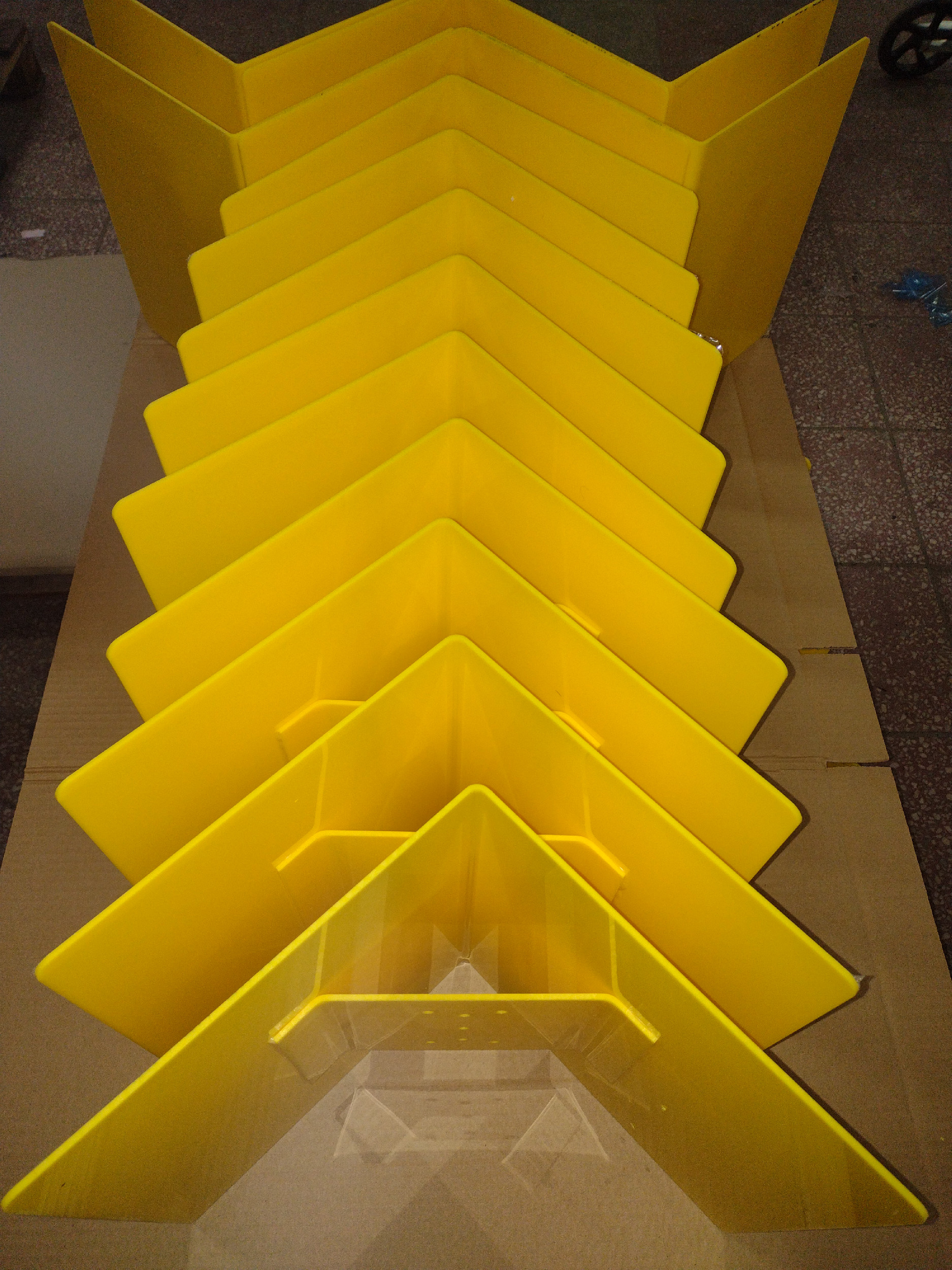 Laser cutting, bending and gluing plexiglass  - www.serviceplast.pl 